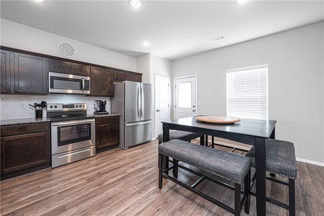 541 Woodcreek Loop, Lowell, AR 72745