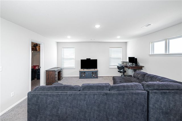 541 Woodcreek Loop, Lowell, AR 72745