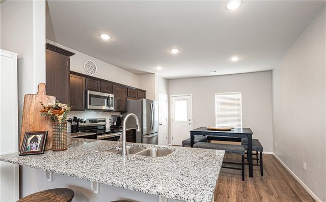 541 Woodcreek Loop, Lowell, AR 72745