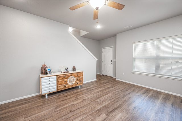 541 Woodcreek Loop, Lowell, AR 72745