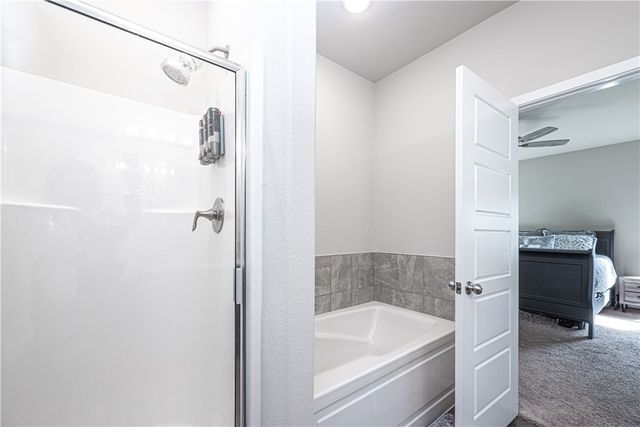 541 Woodcreek Loop, Lowell, AR 72745