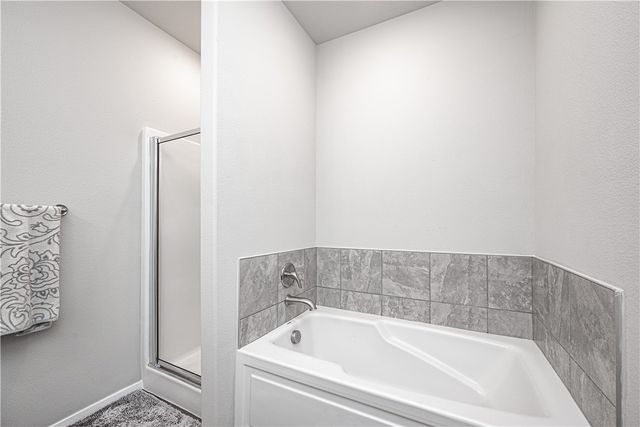 541 Woodcreek Loop, Lowell, AR 72745