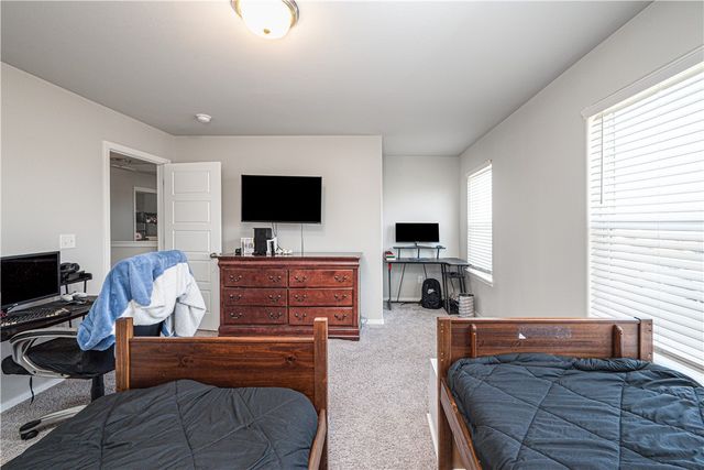 541 Woodcreek Loop, Lowell, AR 72745