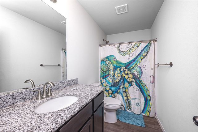 541 Woodcreek Loop, Lowell, AR 72745