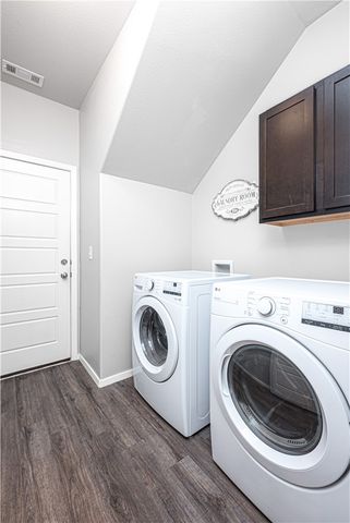 541 Woodcreek Loop, Lowell, AR 72745