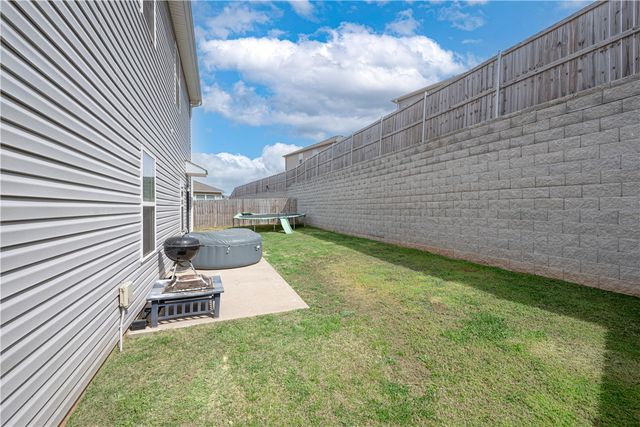 541 Woodcreek Loop, Lowell, AR 72745