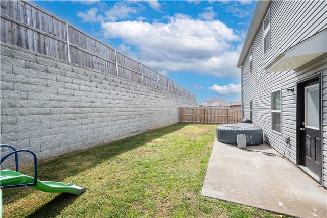 541 Woodcreek Loop, Lowell, AR 72745