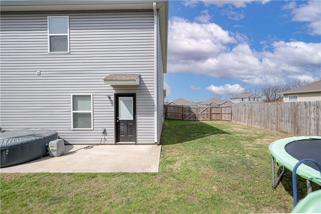 541 Woodcreek Loop, Lowell, AR 72745
