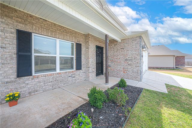 541 Woodcreek Loop, Lowell, AR 72745