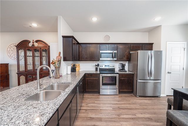 541 Woodcreek Loop, Lowell, AR 72745