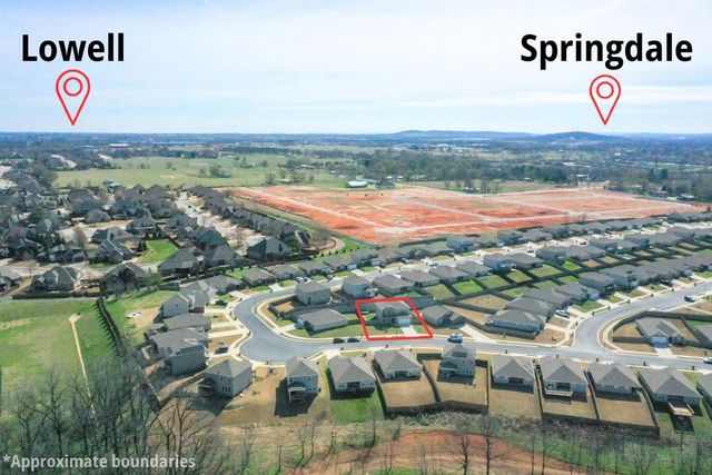 541 Woodcreek Loop, Lowell, AR 72745