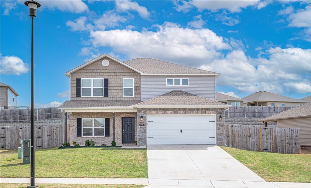 541 Woodcreek Loop, Lowell, AR 72745