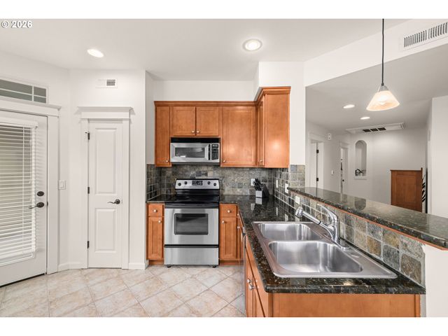 3595 SUMMERLINN Dr, West Linn, OR 97068