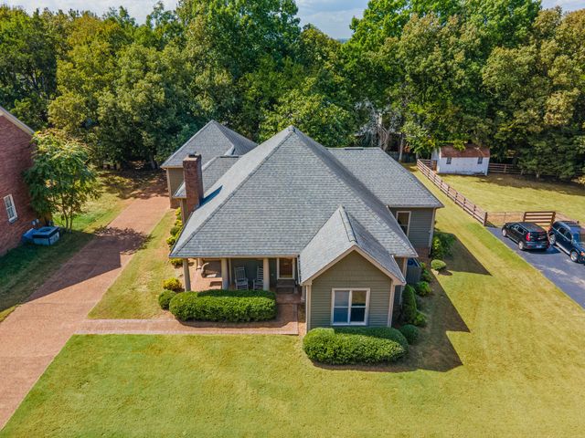 118 Deerfield Dr, Columbia, TN 38401