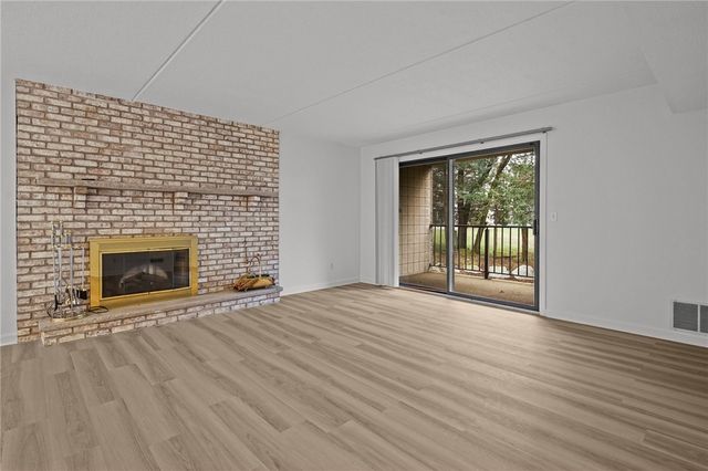 650 East Greenwich Avenue 6-101, West Warwick, RI 02893