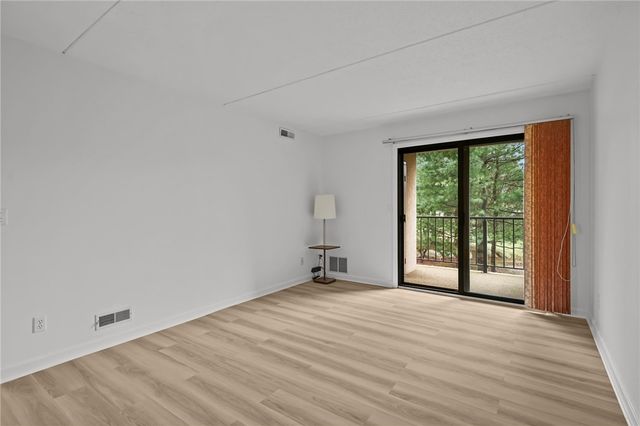 650 East Greenwich Avenue 6-101, West Warwick, RI 02893