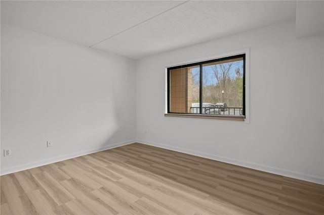 650 East Greenwich Avenue 6-101, West Warwick, RI 02893