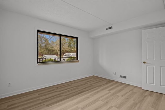 650 East Greenwich Avenue 6-101, West Warwick, RI 02893