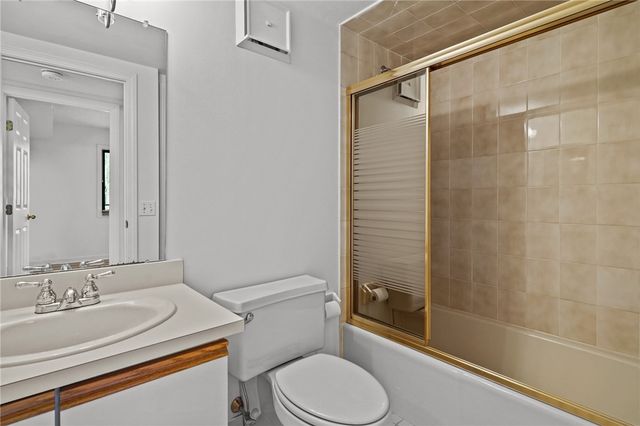 650 East Greenwich Avenue 6-101, West Warwick, RI 02893