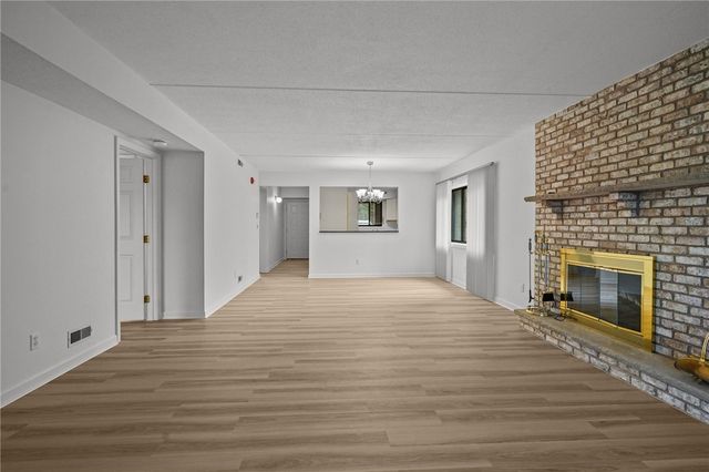 650 East Greenwich Avenue 6-101, West Warwick, RI 02893