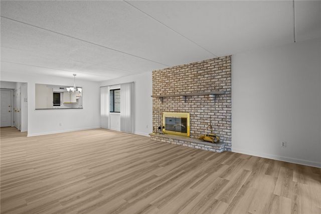 650 East Greenwich Avenue 6-101, West Warwick, RI 02893