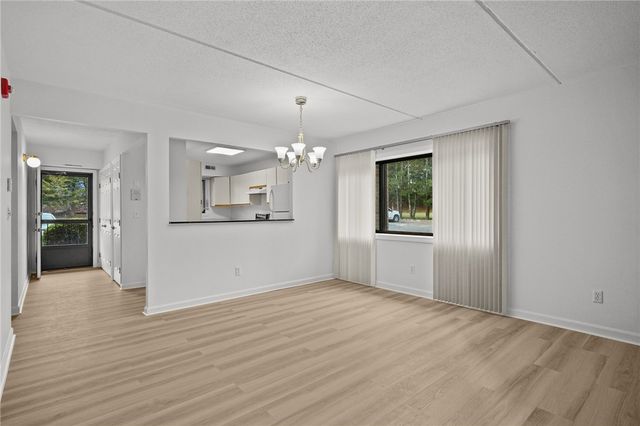 650 East Greenwich Avenue 6-101, West Warwick, RI 02893