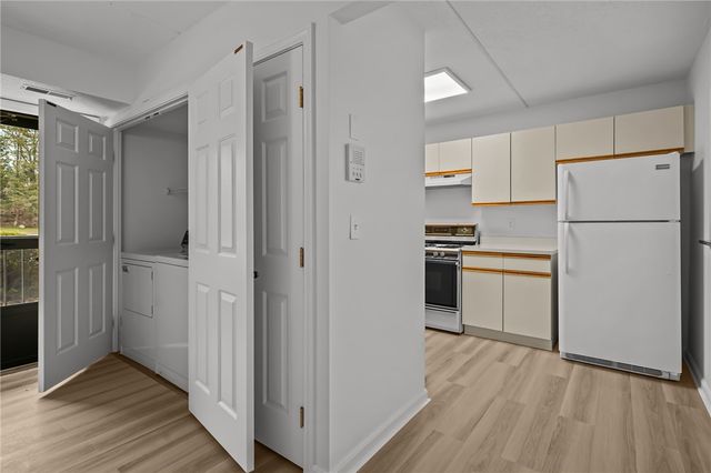 650 East Greenwich Avenue 6-101, West Warwick, RI 02893