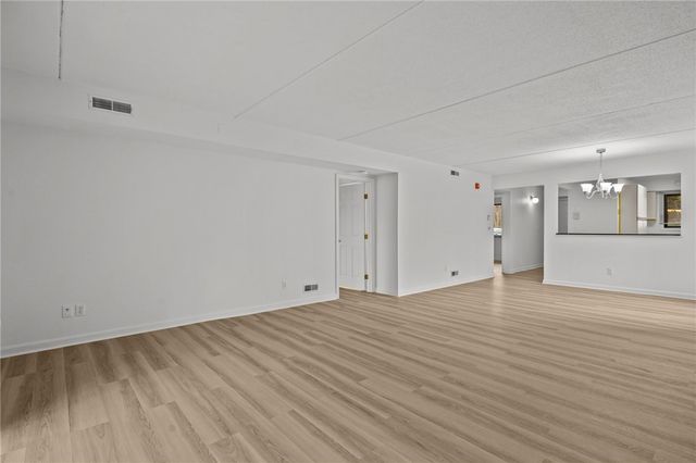 650 East Greenwich Avenue 6-101, West Warwick, RI 02893