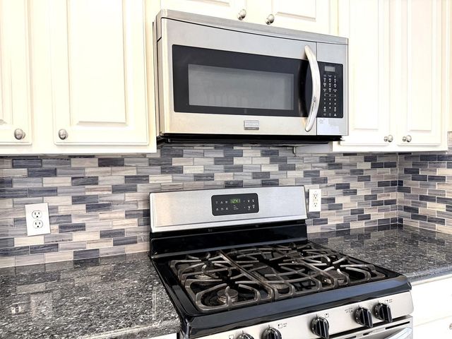 11 Auburn Path Drive, The Woodlands, TX 77382