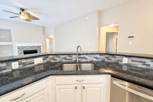 11 Auburn Path Drive, The Woodlands, TX 77382