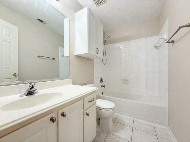 11 Auburn Path Drive, The Woodlands, TX 77382