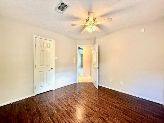 11 Auburn Path Drive, The Woodlands, TX 77382