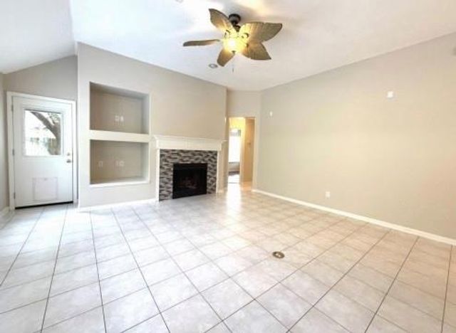 11 Auburn Path Drive, The Woodlands, TX 77382