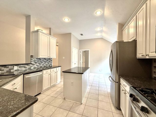 11 Auburn Path Drive, The Woodlands, TX 77382