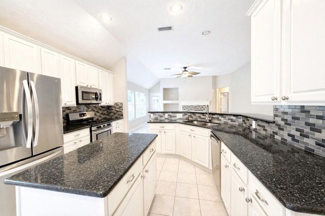 11 Auburn Path Drive, The Woodlands, TX 77382