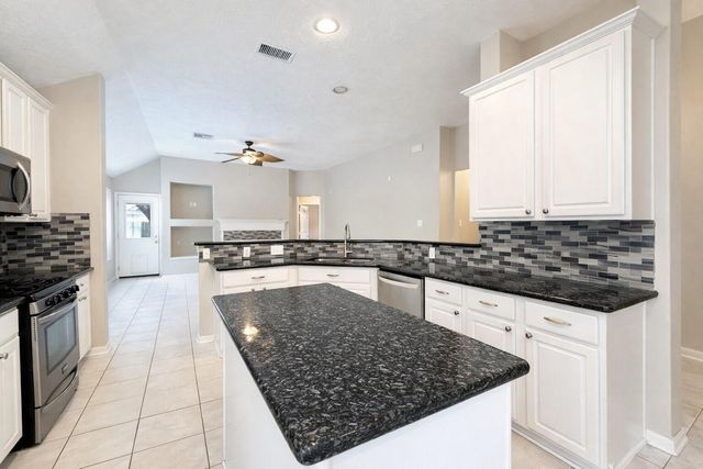 11 Auburn Path Drive, The Woodlands, TX 77382