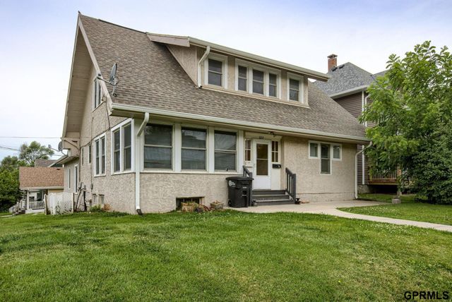 824 S 38th Street, Omaha, NE 68105