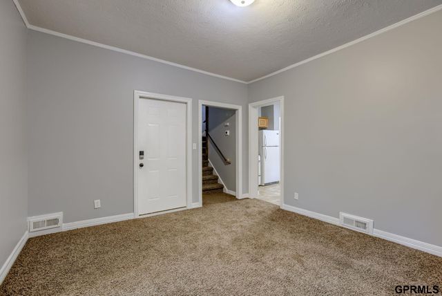 824 S 38th Street, Omaha, NE 68105