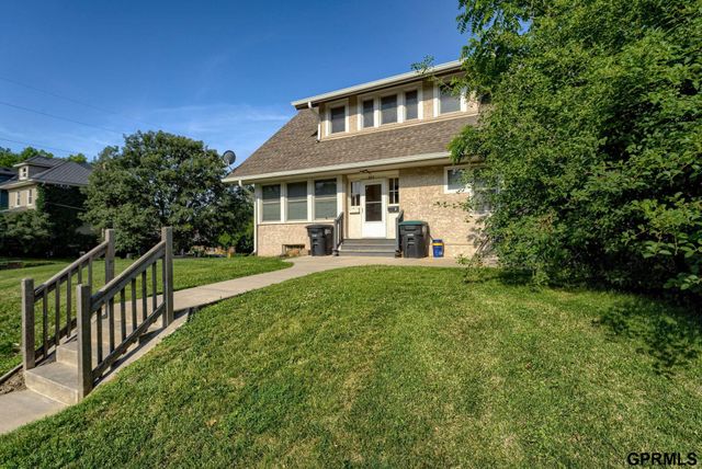 824 S 38th Street, Omaha, NE 68105