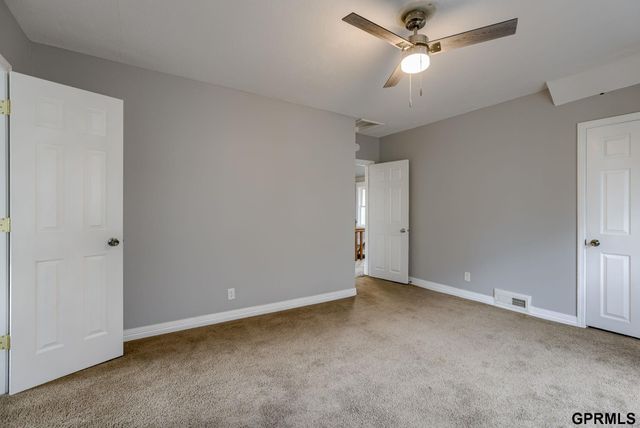 824 S 38th Street, Omaha, NE 68105