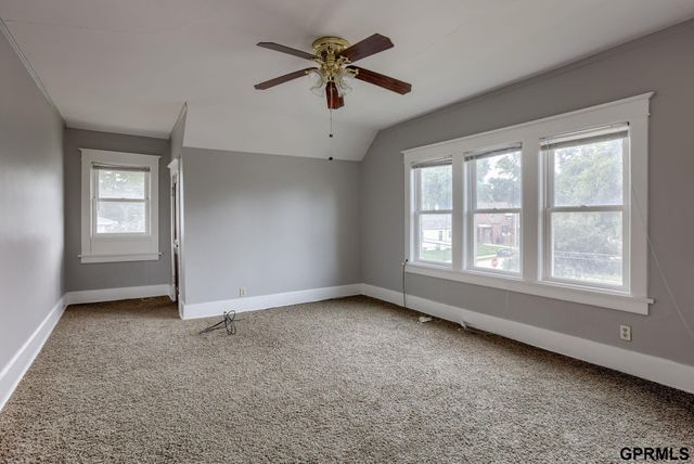 824 S 38th Street, Omaha, NE 68105