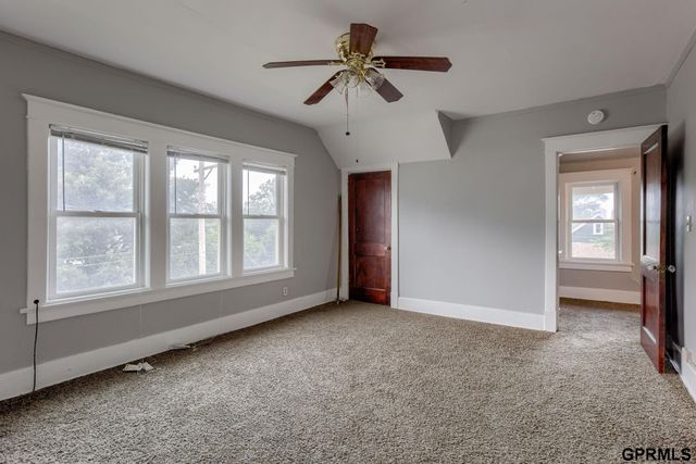 824 S 38th Street, Omaha, NE 68105