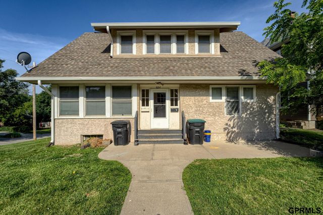 824 S 38th Street, Omaha, NE 68105