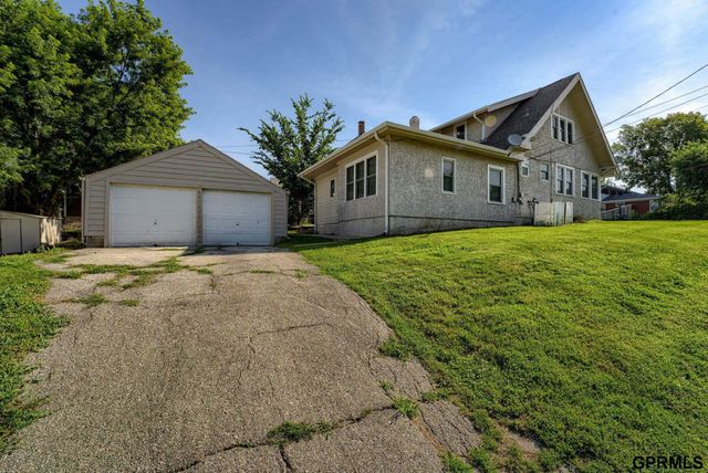 824 S 38th Street, Omaha, NE 68105