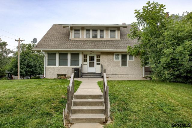 824 S 38th Street, Omaha, NE 68105