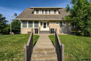 824 S 38th Street, Omaha, NE 68105
