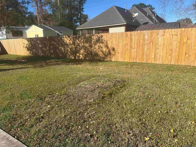 9041 Willow Point Dr, Denham Springs, LA 70726