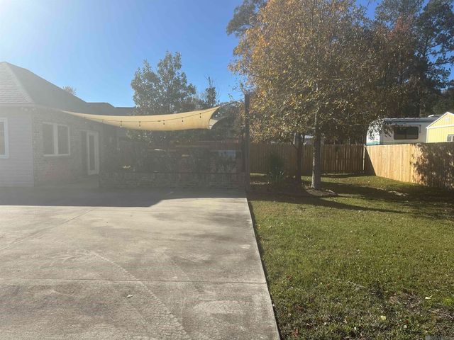 9041 Willow Point Dr, Denham Springs, LA 70726