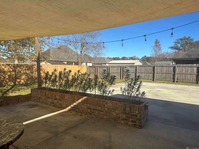 9041 Willow Point Dr, Denham Springs, LA 70726