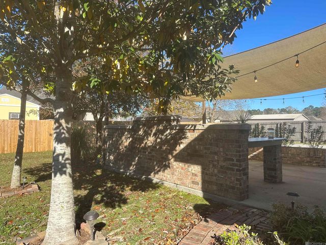 9041 Willow Point Dr, Denham Springs, LA 70726